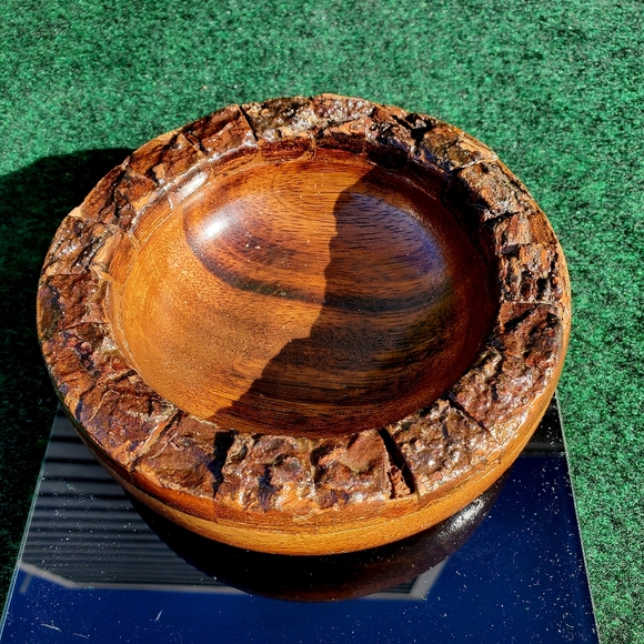 Natural Edge Walnut Bowl Trinket Pocket Change 6in Diameter Hand Turned - Picture 8 of 8